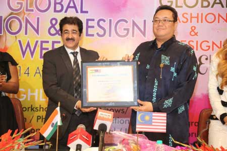 Dato Hidayat Abdul Hamid Presented With Patronship of IMFCF