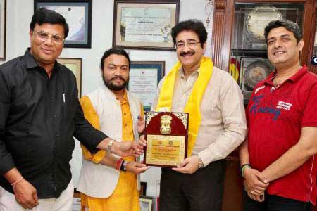 Sandeep Marwah Honored With Sampoorn Siksha Samman