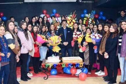 Sandeep Marwah Wishes Asian Education Group A Happy New Year
