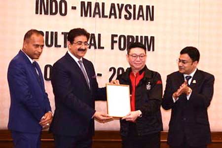 Entertainment Icon Award For Sandeep Marwah at Malaysia