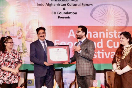 Sandeep Marwah Presented With Chair For Afghanistan Forum